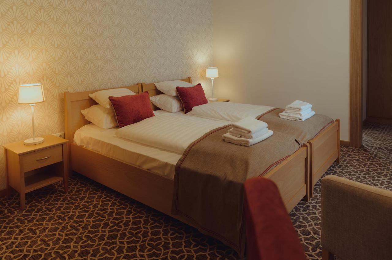 Brigaderos Hotel Brigadir Borsi Экстерьер фото