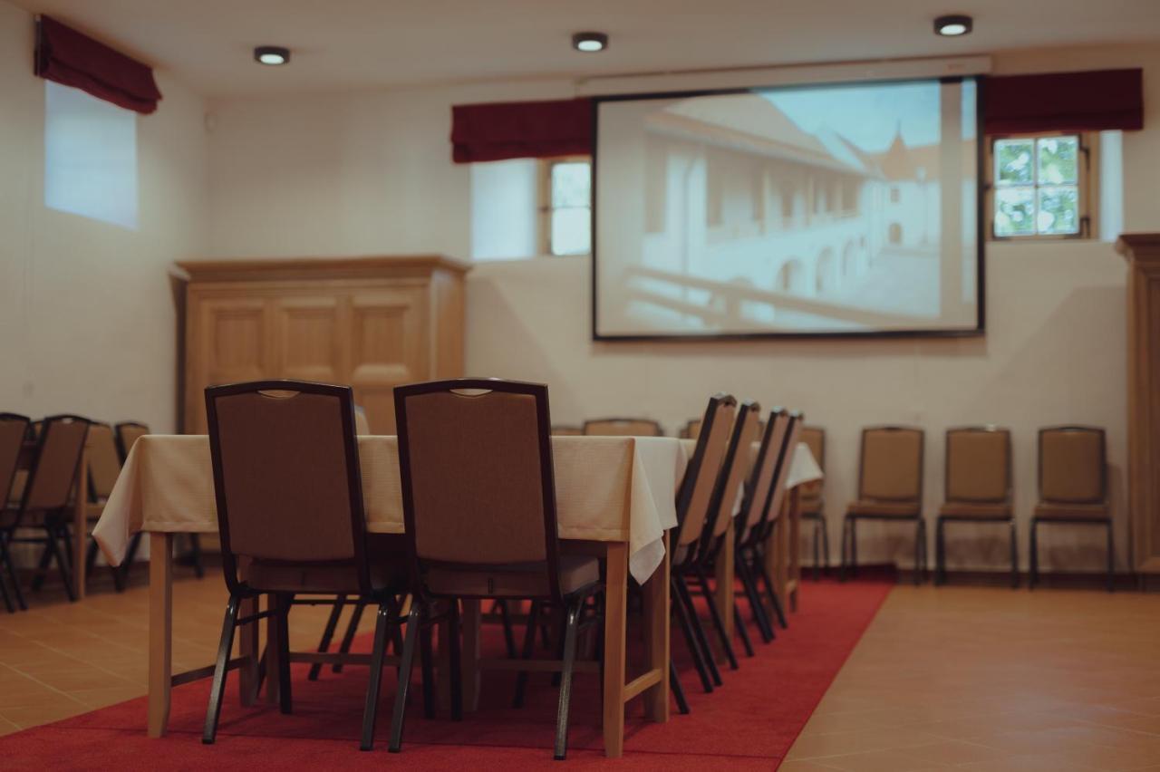 Brigaderos Hotel Brigadir Borsi Экстерьер фото