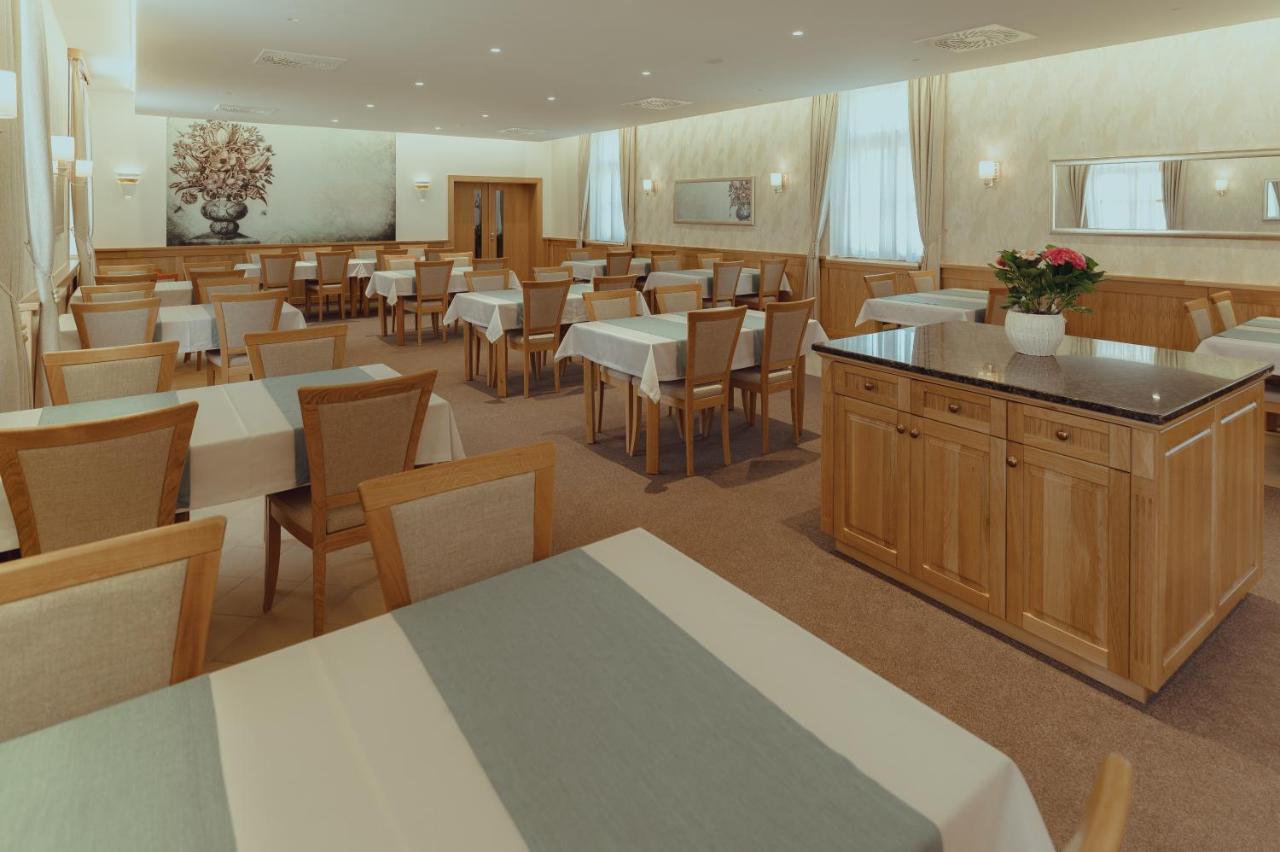 Brigaderos Hotel Brigadir Borsi Экстерьер фото