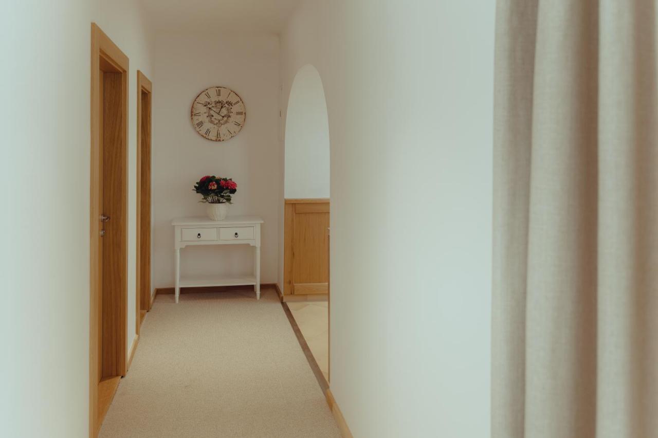 Brigaderos Hotel Brigadir Borsi Экстерьер фото