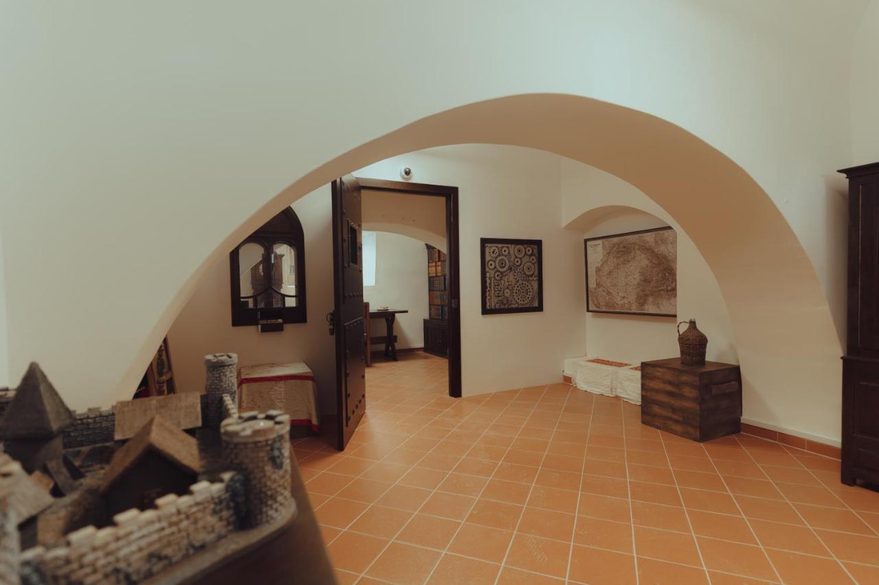 Brigaderos Hotel Brigadir Borsi Экстерьер фото