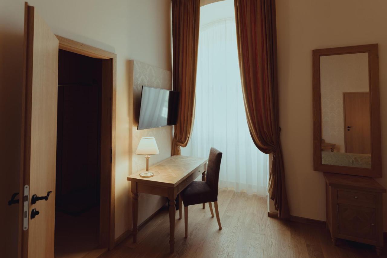 Brigaderos Hotel Brigadir Borsi Экстерьер фото