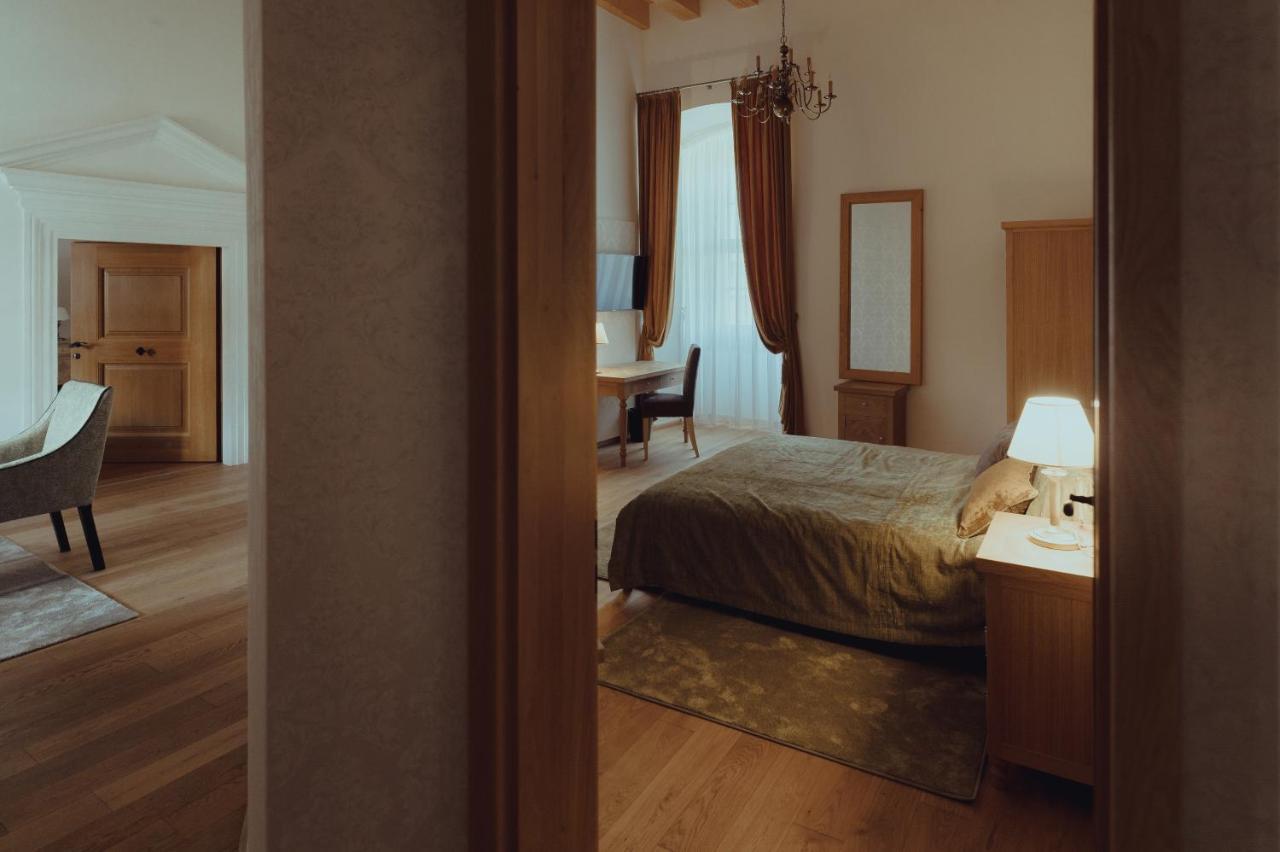 Brigaderos Hotel Brigadir Borsi Экстерьер фото
