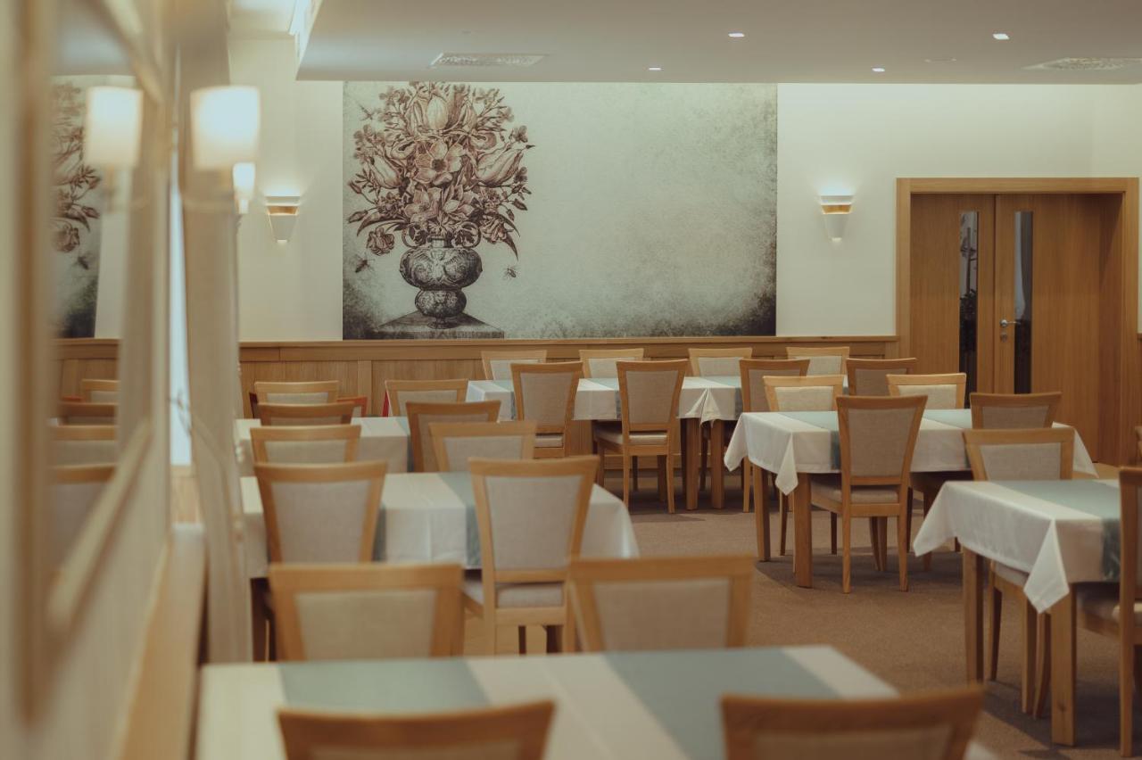 Brigaderos Hotel Brigadir Borsi Экстерьер фото