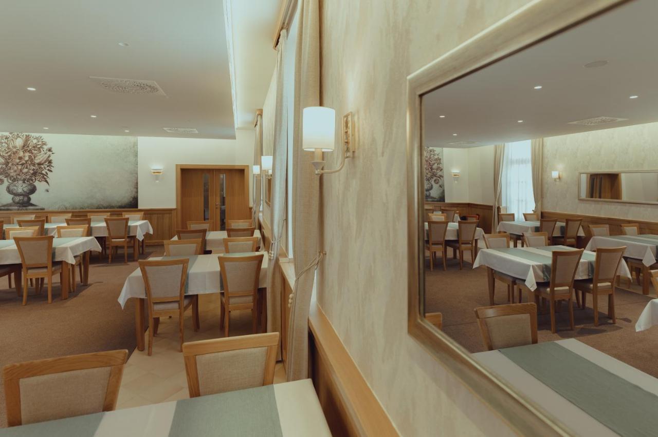 Brigaderos Hotel Brigadir Borsi Экстерьер фото