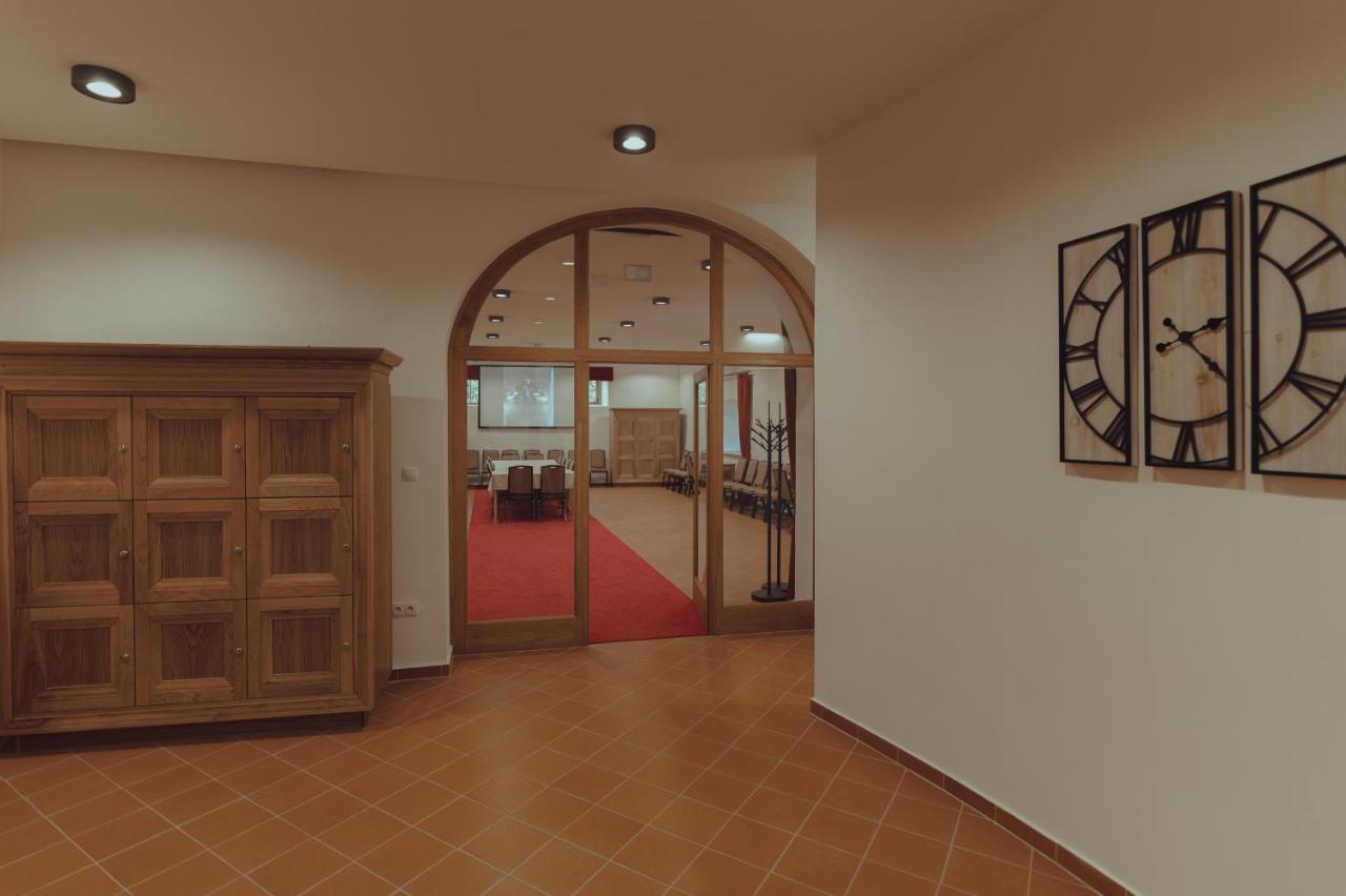 Brigaderos Hotel Brigadir Borsi Экстерьер фото