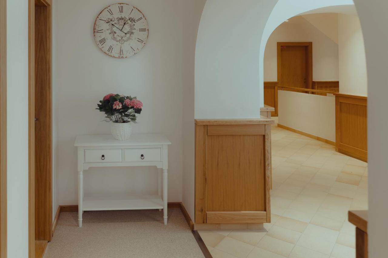 Brigaderos Hotel Brigadir Borsi Экстерьер фото