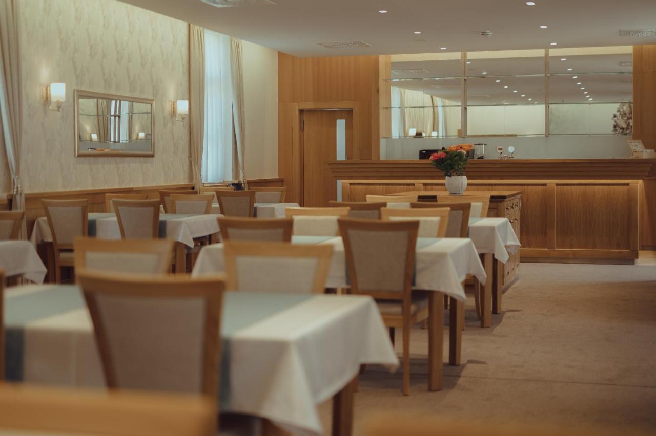 Brigaderos Hotel Brigadir Borsi Экстерьер фото
