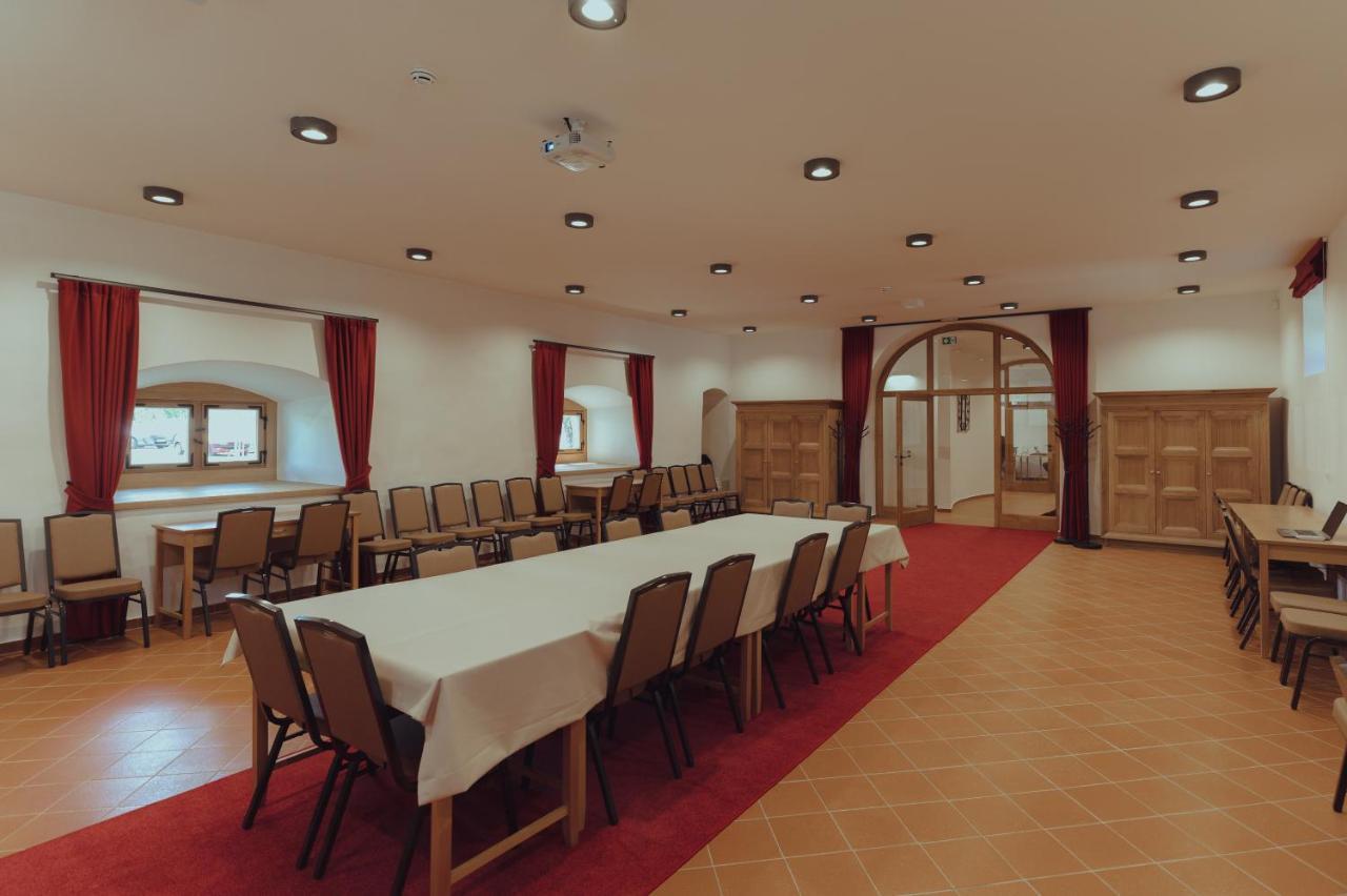 Brigaderos Hotel Brigadir Borsi Экстерьер фото