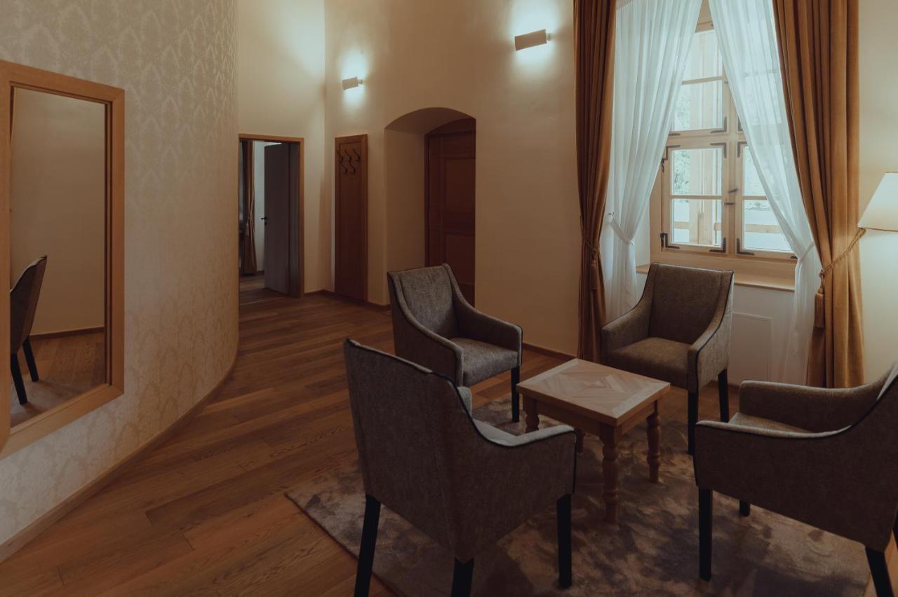 Brigaderos Hotel Brigadir Borsi Экстерьер фото
