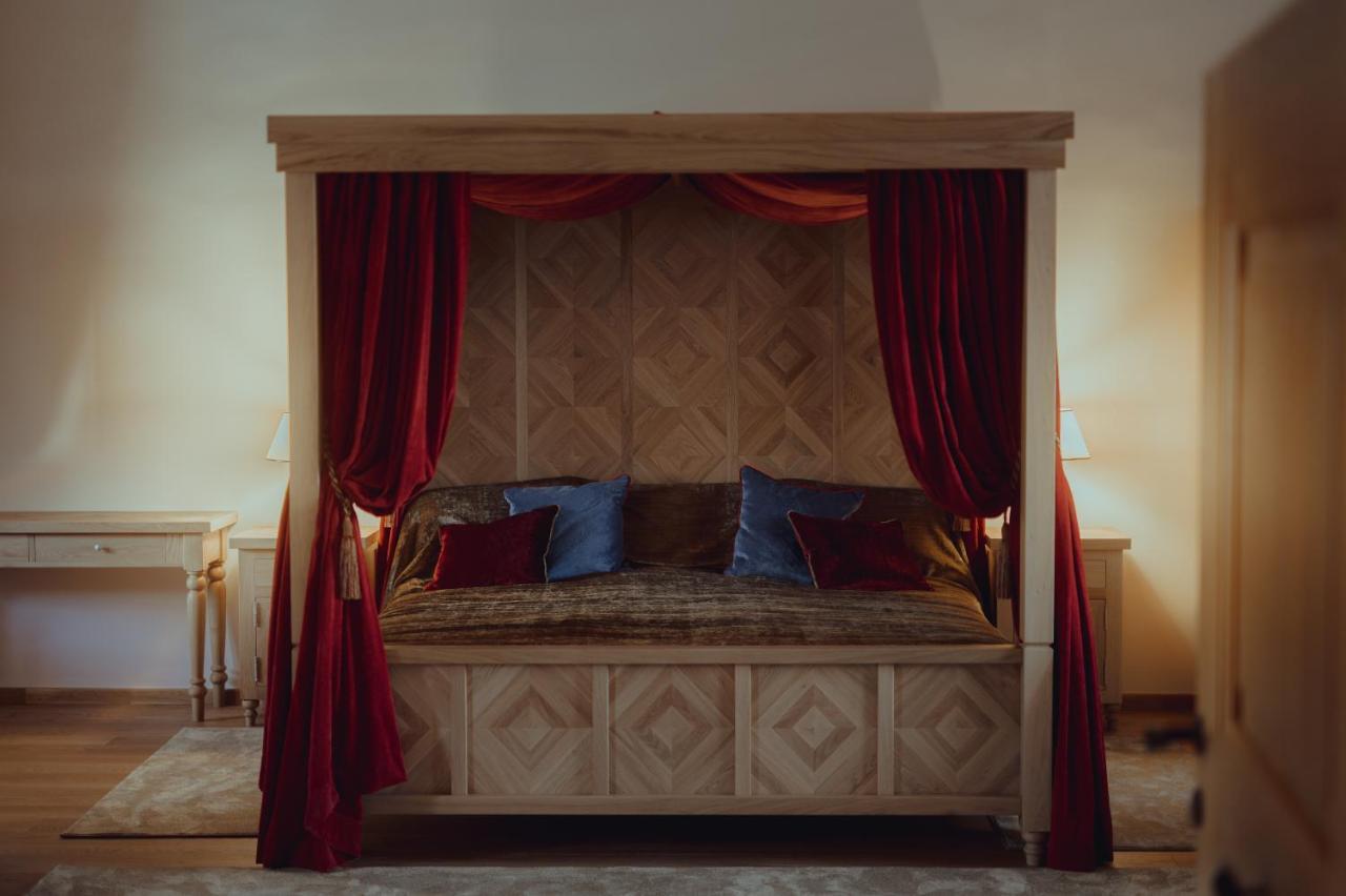 Brigaderos Hotel Brigadir Borsi Экстерьер фото