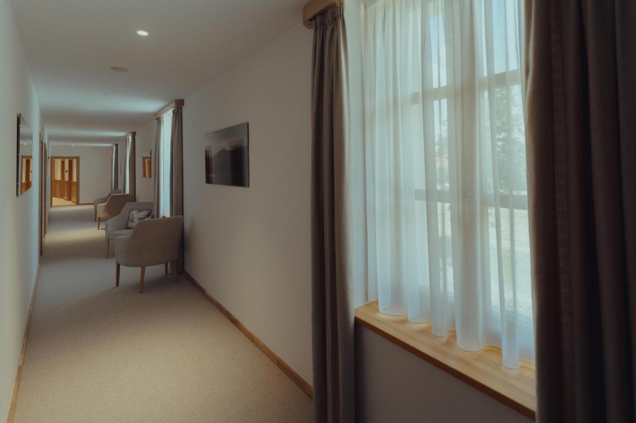 Brigaderos Hotel Brigadir Borsi Экстерьер фото