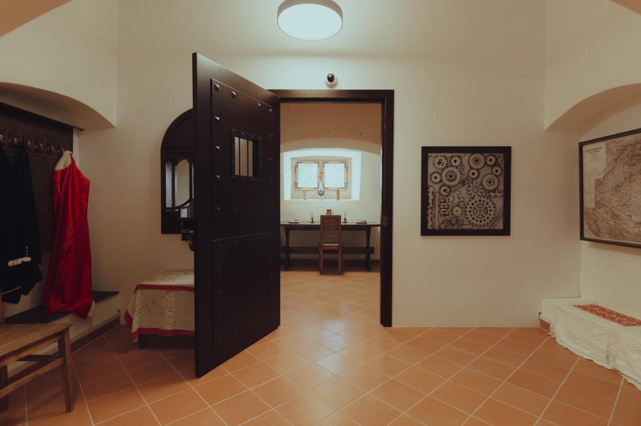 Brigaderos Hotel Brigadir Borsi Экстерьер фото