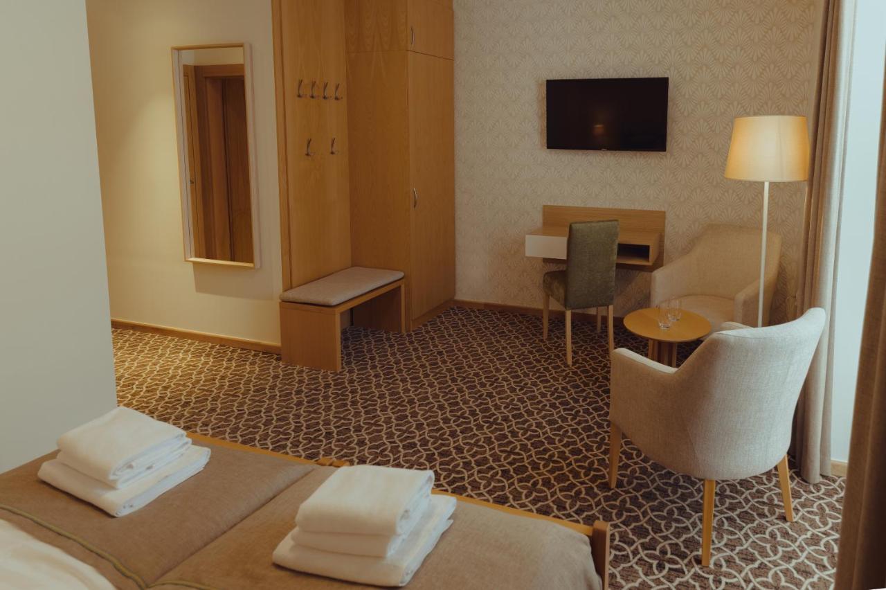 Brigaderos Hotel Brigadir Borsi Экстерьер фото