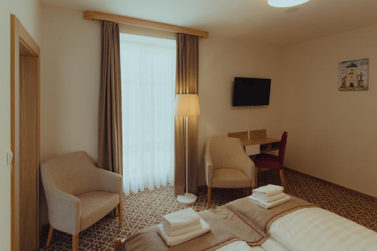 Brigaderos Hotel Brigadir Borsi Экстерьер фото