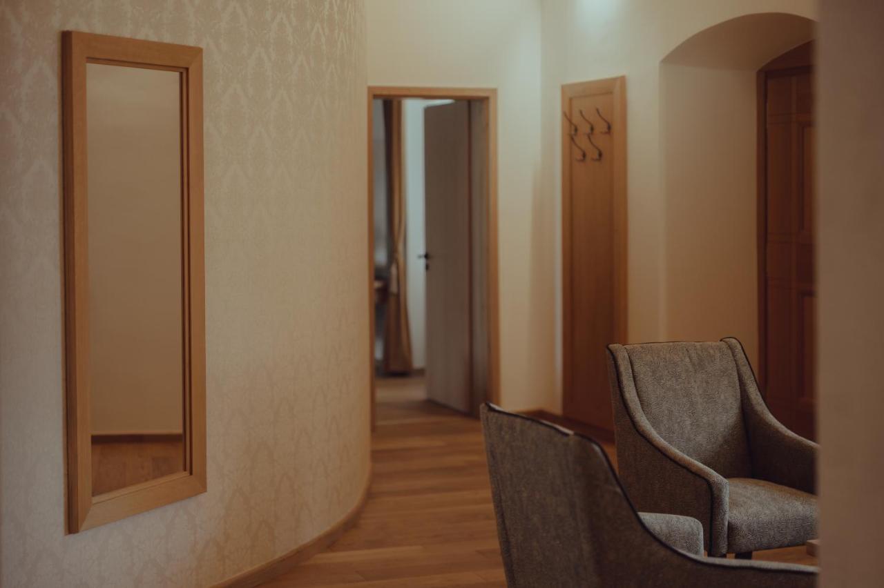 Brigaderos Hotel Brigadir Borsi Экстерьер фото